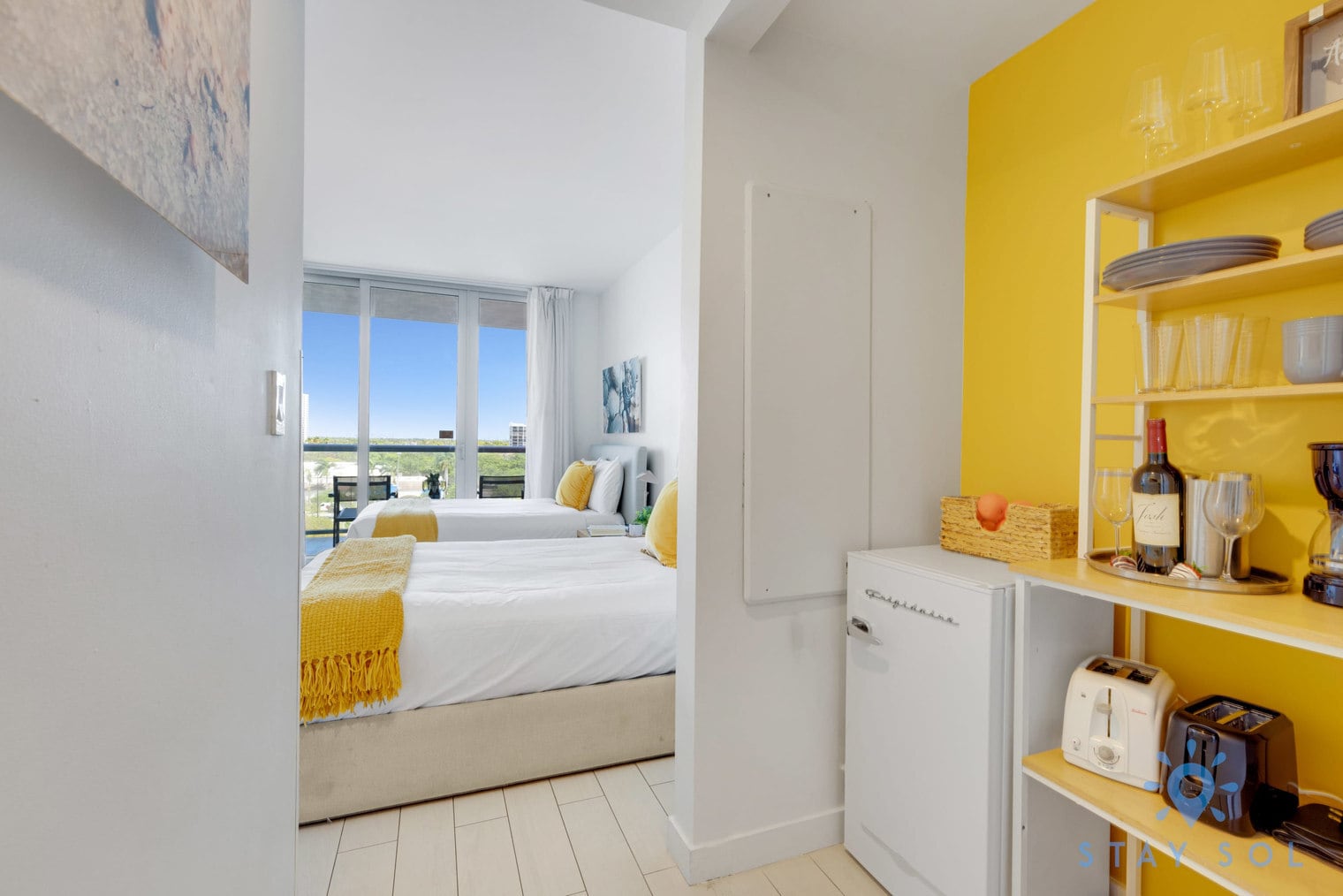 Building Photo - 2602 E Hallandale Beach Blvd