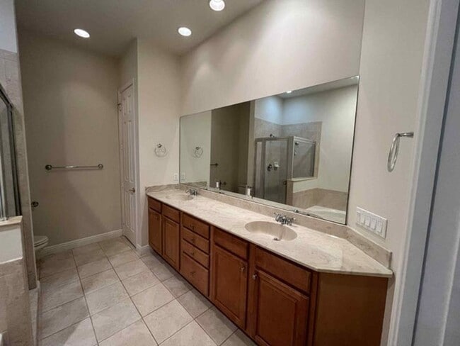 Building Photo - 12547 SE Old Cypress Dr