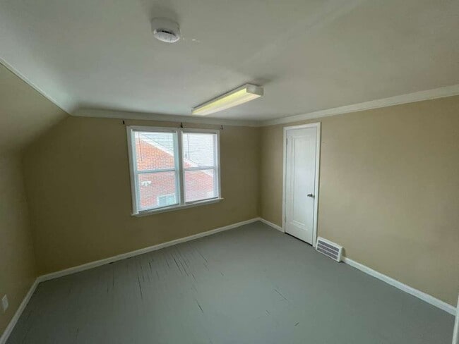 Building Photo - 19303 Fairport St