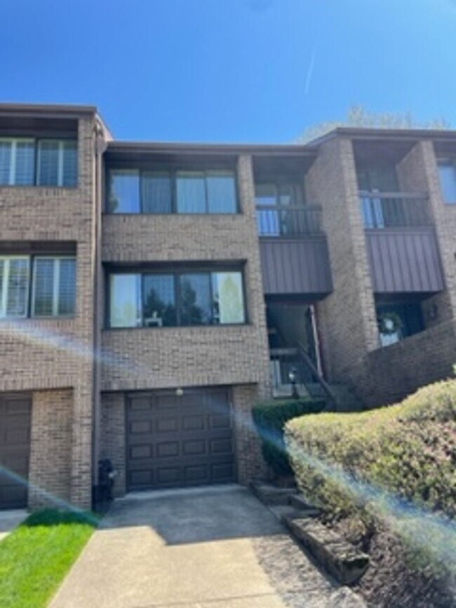 Primary Photo - Beautiful 3 Bedroom Oakmont Home Rental fo...