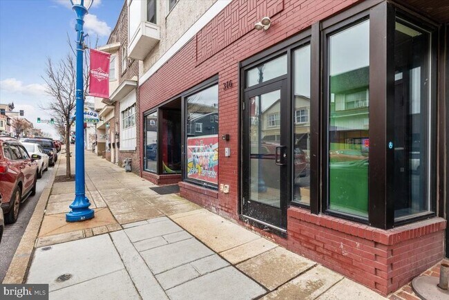 Building Photo - 316 Bridge St