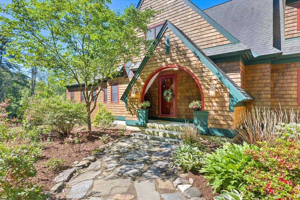 Building Photo - 662 Hurricane Rd