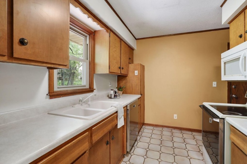 Building Photo - 656 17th Ave NW
