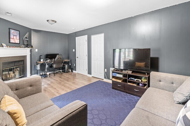 Building Photo - 7121 Bradshaw Ct E