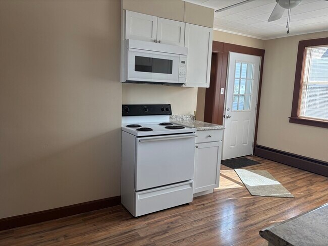 Building Photo - 478 High St