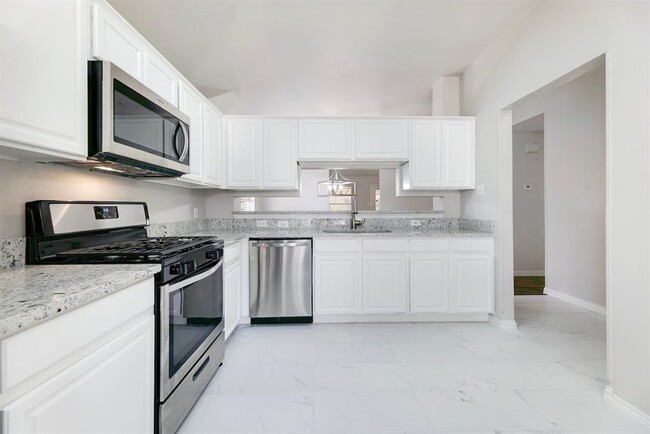 Building Photo - 9505 Woodvale Dr