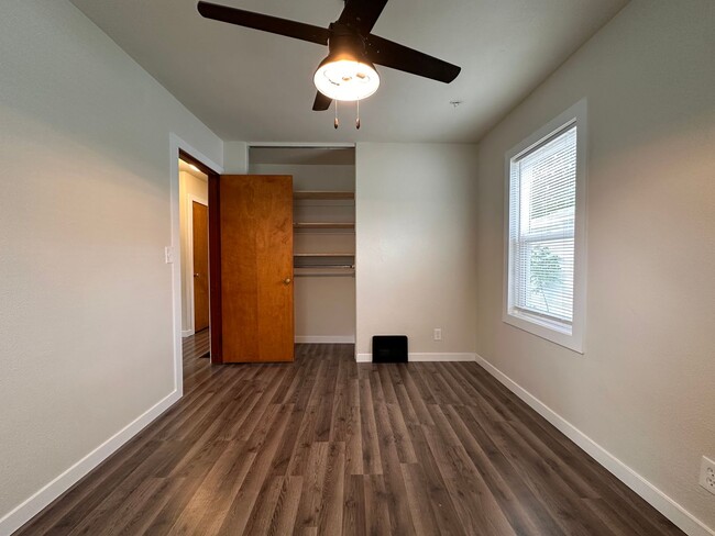 Building Photo - Recently Renovated Single Family Home Avai...