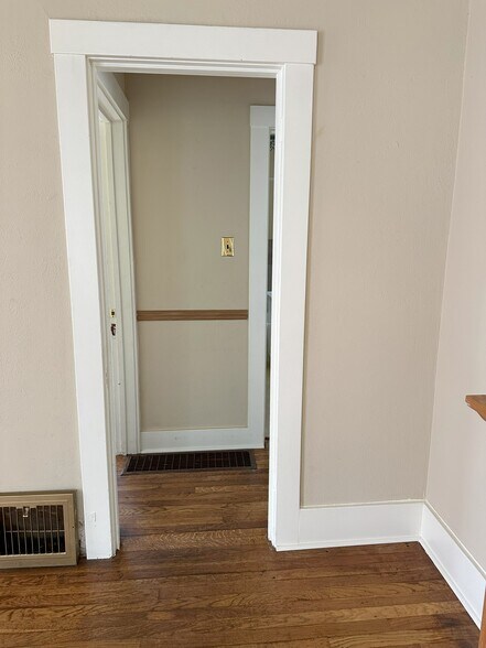 Entrance to Room #1, #2 & Bathroom #1 - 509 N Institute St