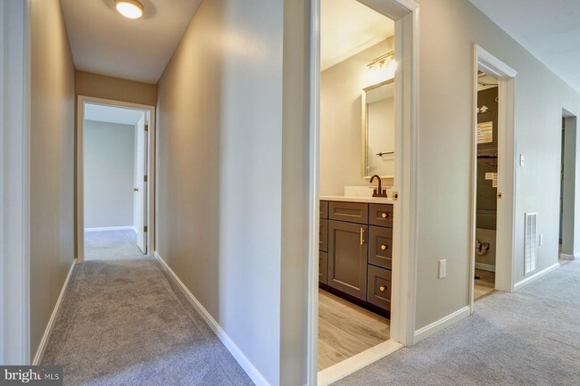 Building Photo - 325 Westridge Cir