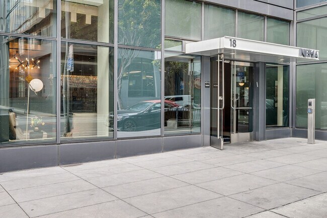 Building Photo - 18 10th St