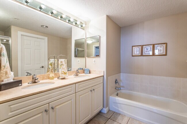 Building Photo - Stunning 8th-Floor Oceanview Condo – 3 Bed, 2.5 Bath