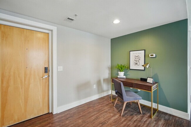 Building Photo - 400 Walnut St