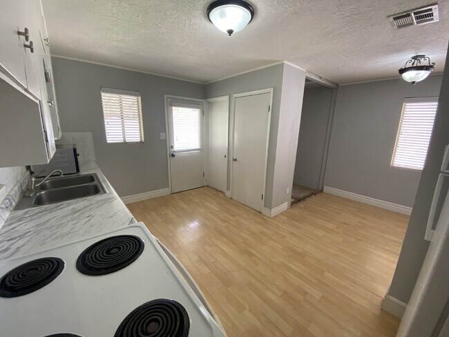 Building Photo - "Spacious 2-Bed, 2-Bath Townhome in Saint George"