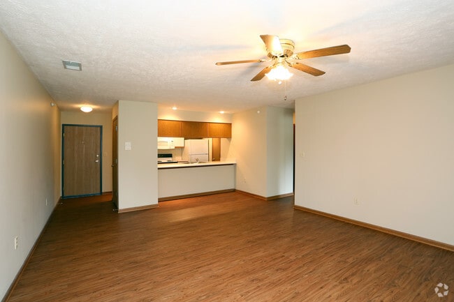 2BR, 1BA - Walnut Creek - Living Room - Lakeview Park