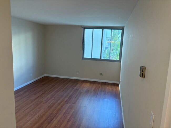 Master bedroom - 8701 Delgany Ave