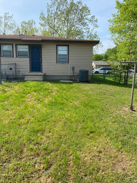 Building Photo - 207 Marston Ave