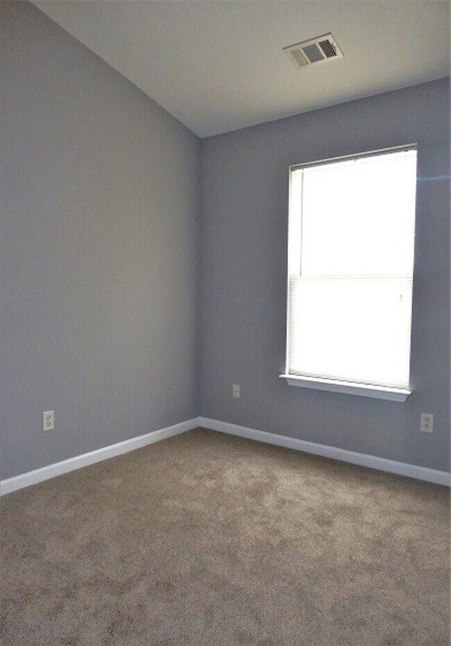 Building Photo - 3BR/2.5BA Townhome in Cobblestone Cove, Move In Ready - Paint and Flooring is new