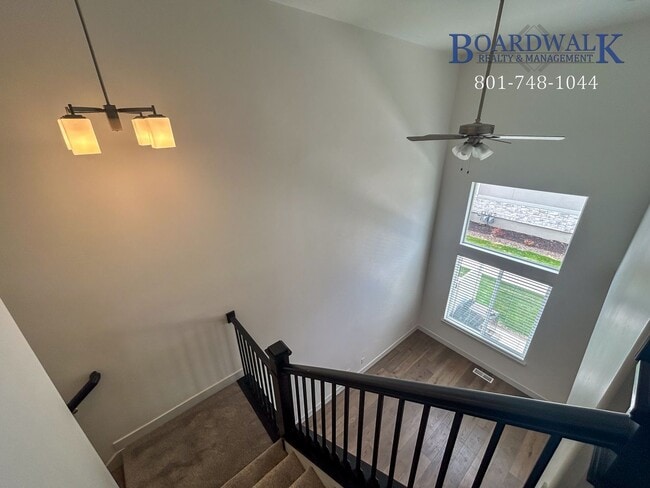 Building Photo - Spacious 3 bed in Quiet Community