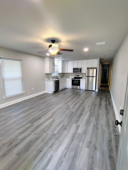 Building Photo - 18046 Richmond St