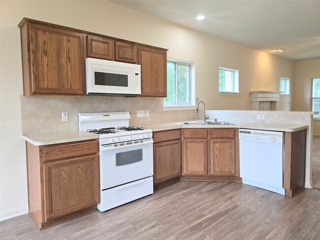 Building Photo - 802 Marksey Ct