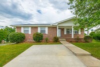 Building Photo - 2520 Sharron Dr