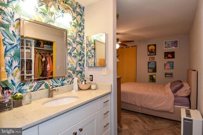 Building Photo - Experience the vibrant lifestyle and natural beauty that make Reston such a sought after place to...