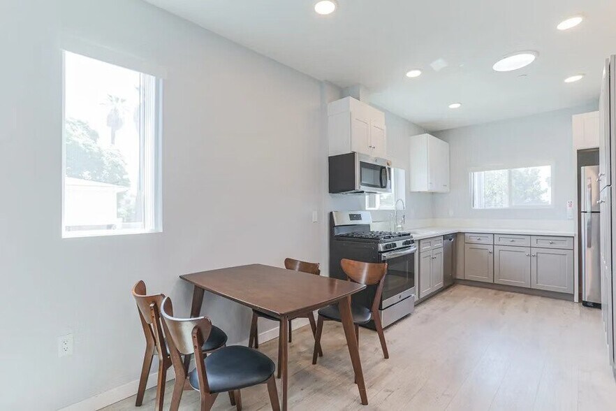 Building Photo - 1231 W 36th Pl