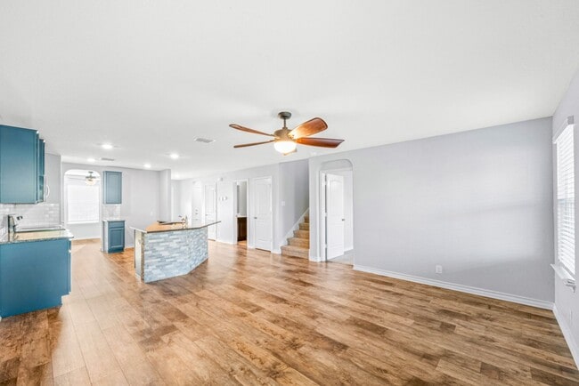 Building Photo - Spacious 5 Bed, 3.5 Bath Home | Game Room, Corner Lot & Near Lackland AFB