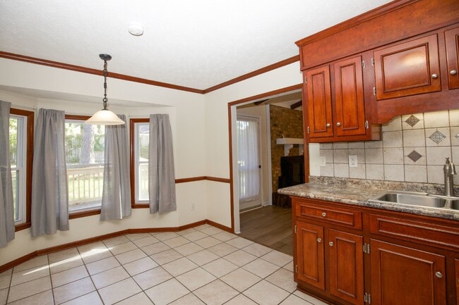 Building Photo - 330 Conifer Dr