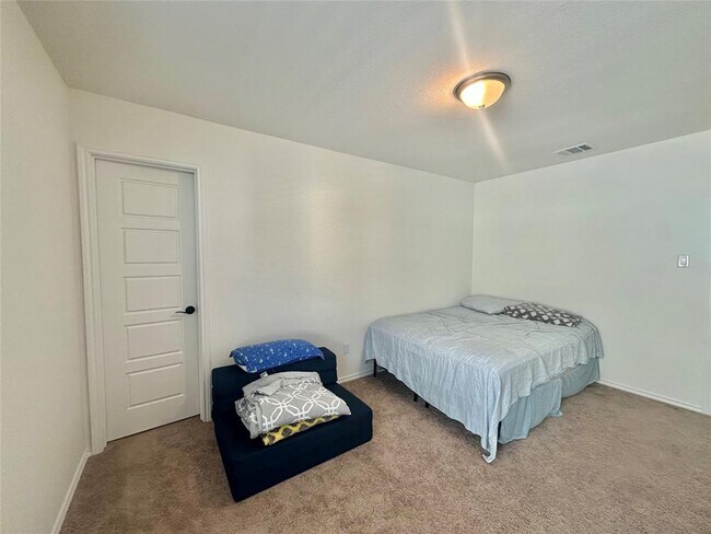 Building Photo - 123 Adeline Dr