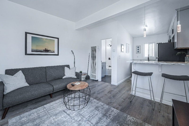 Building Photo - 21 S Venice Blvd