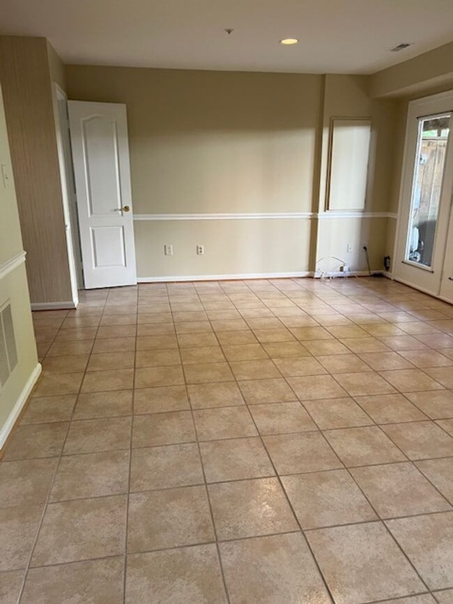 Building Photo - LUXURIOUS MAGRUDER BUILT TOWNHOME