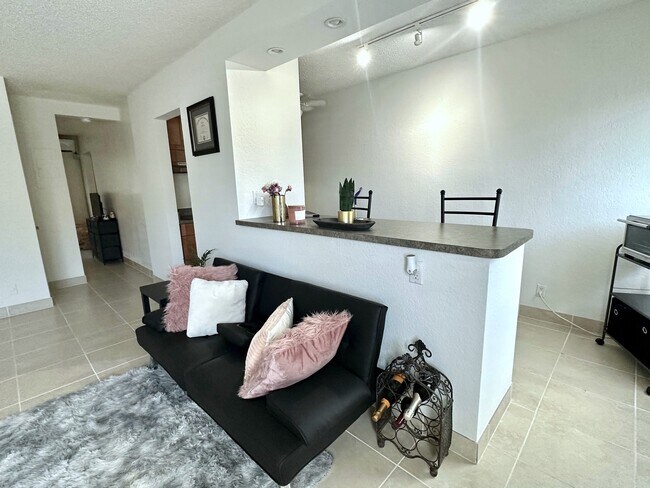 Living, Dining area, snack bar - 1810 E Oakland Park Blvd