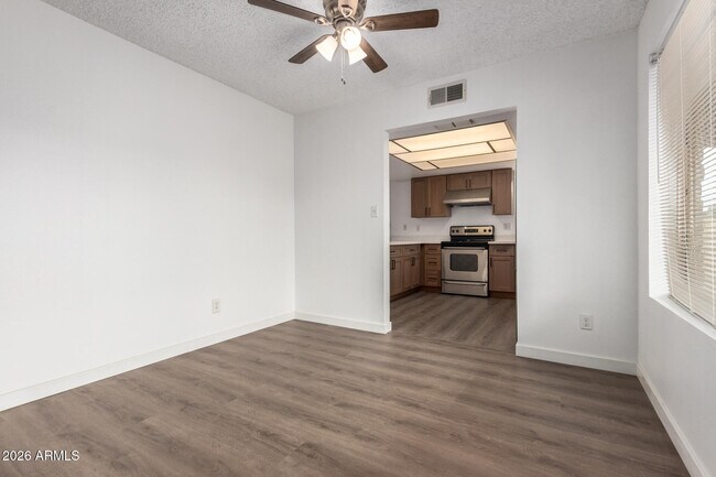 Building Photo - 5055 W Vogel Ave