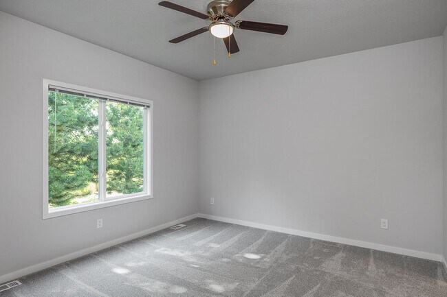 Building Photo - Great 3 Bedroom Single-Family Home in Urba...
