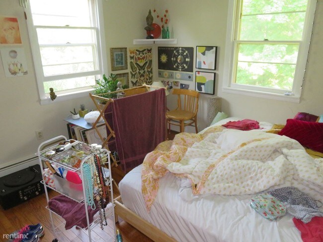 Building Photo - 4 br, 2 bath House - 337 Coddington Road 3...