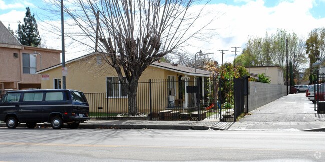 Primary Photo - 15546 Vanowen St