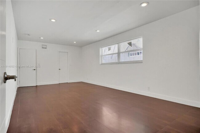 Building Photo - 4721 W Park Rd