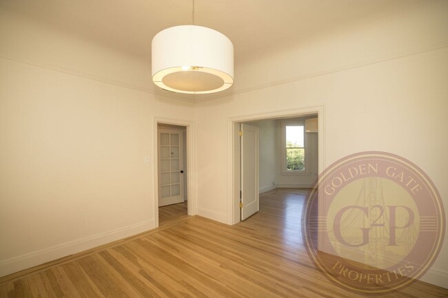 Building Photo - Cole Valley - 2 BR, 1 BA Condo 766 Sq. Ft....