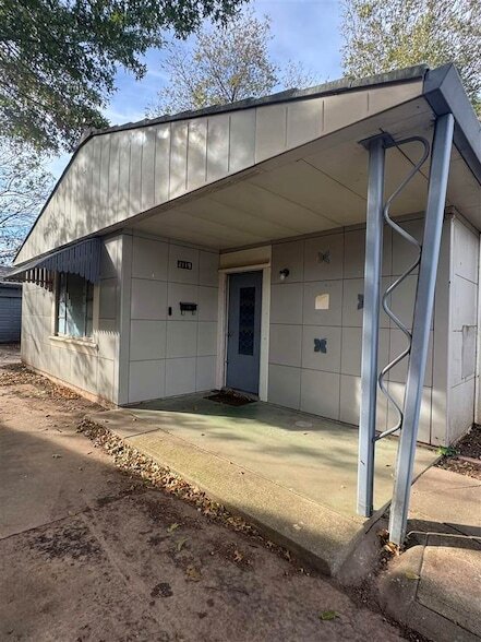 Building Photo - 2119 W Sherwood Ave