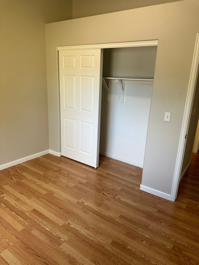 Building Photo - Clean, spacious, 2 bedroom, 2.5 bath townhome - near Buckley AFB!