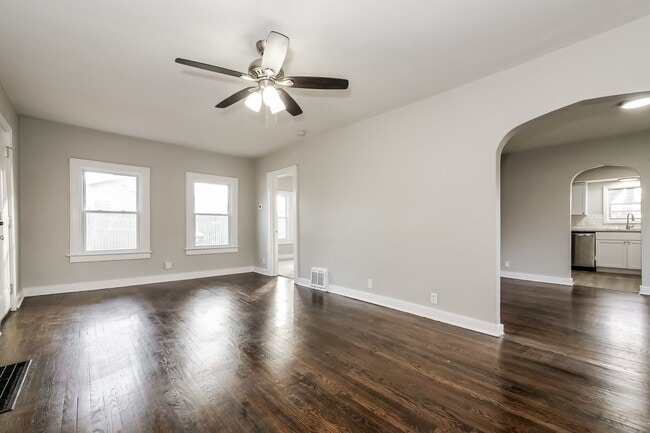 Building Photo - 4715 NE 45th Terrace