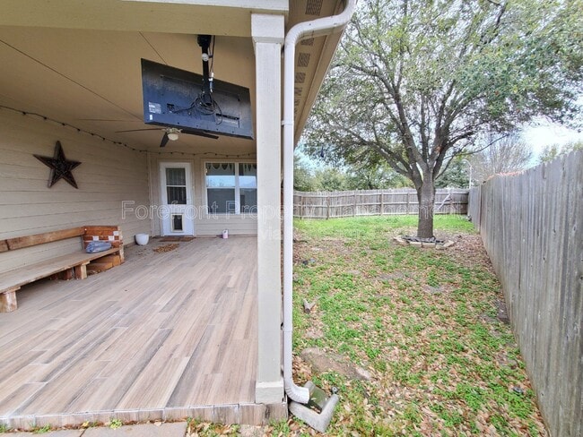 Building Photo - 555 Planters Pass