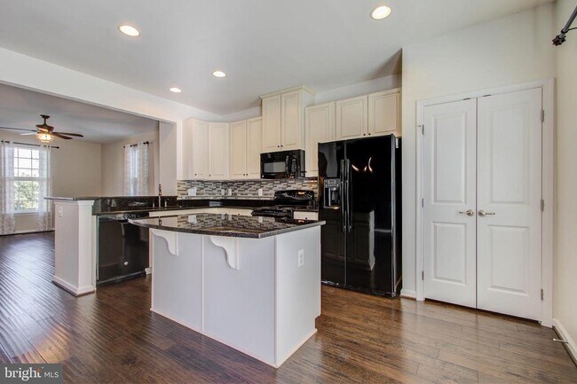 Building Photo - 7001 Trek Way