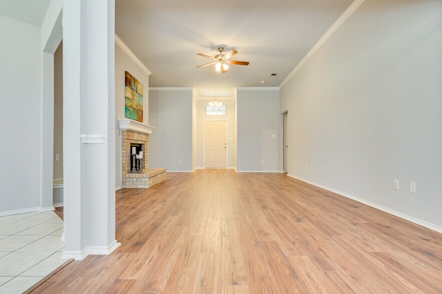 Family Room - 956 Carlin Ln