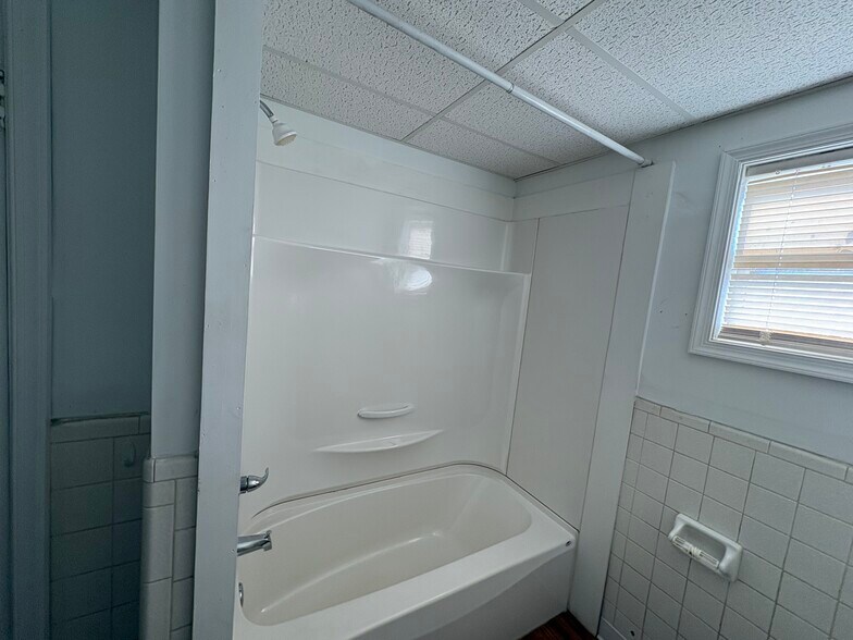 Building Photo - 9784 Village Hwy