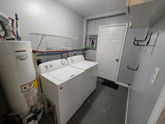 Building Photo - 2 bed 1 bath North Ferndale ranch