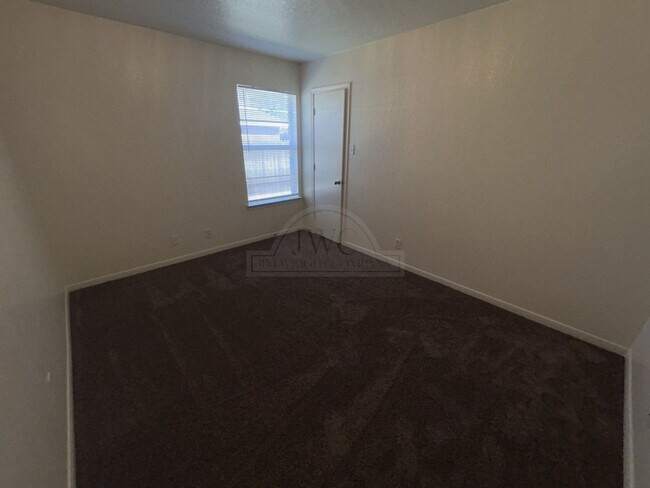 Building Photo - 1303 Cinch Dr