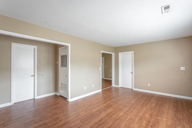 Building Photo - Charming home now available for rent in Ch...