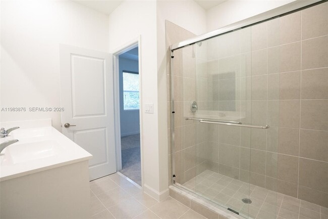 Building Photo - 204 SE 10th St